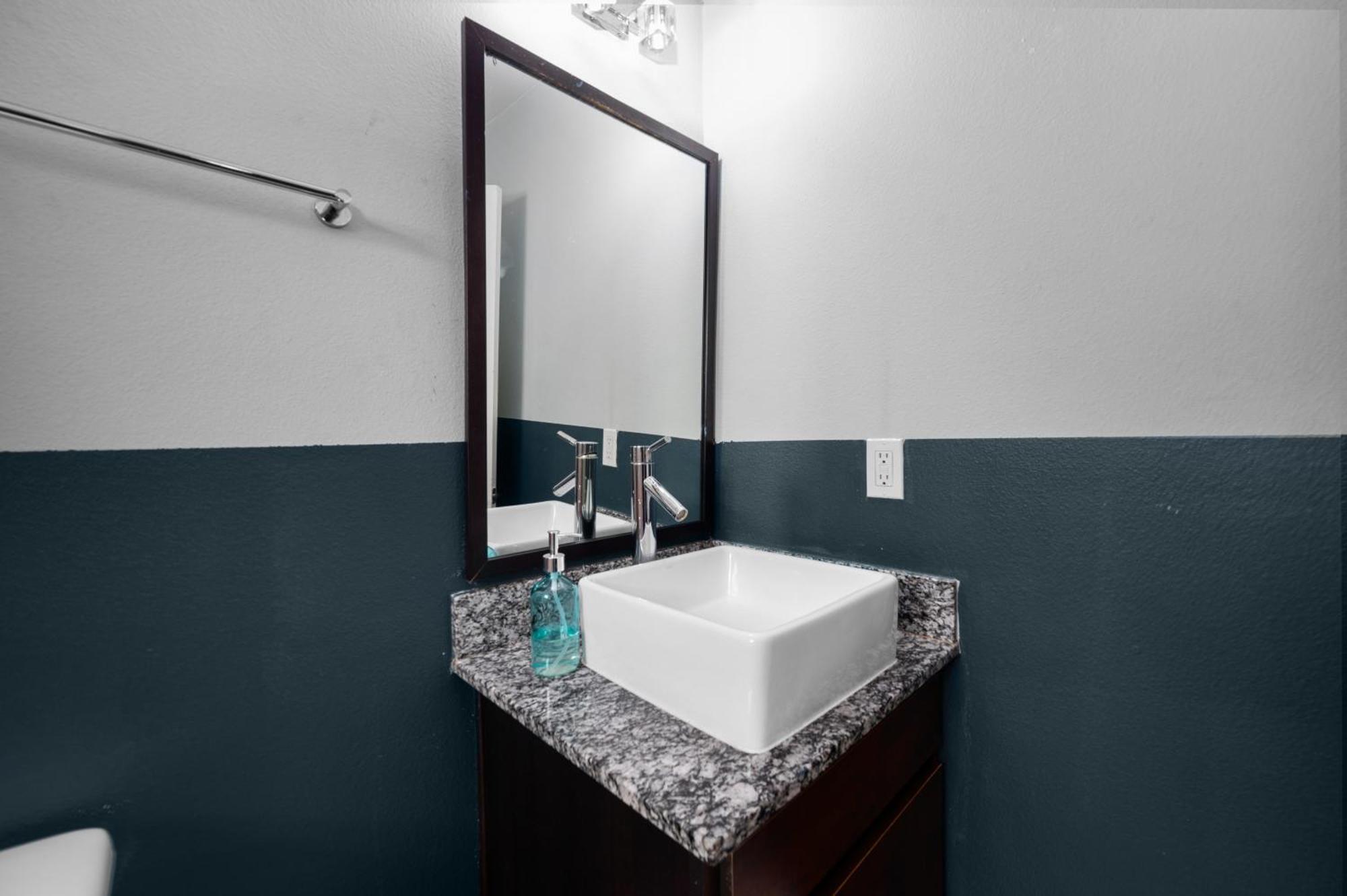 شقة Modern Quirky Apt Near Nrg Stadium & Medical Center هيوستن المظهر الخارجي الصورة
